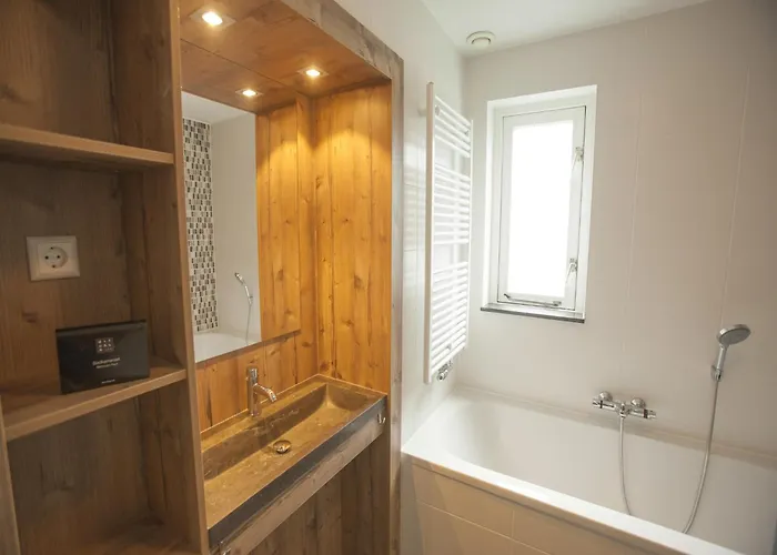 In Brabant With Hot Tub & Sauna Ferienhaus Heikant