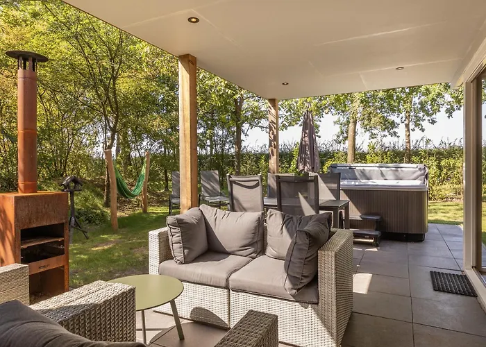 In Brabant With Hot Tub & Sauna Ferienhaus *