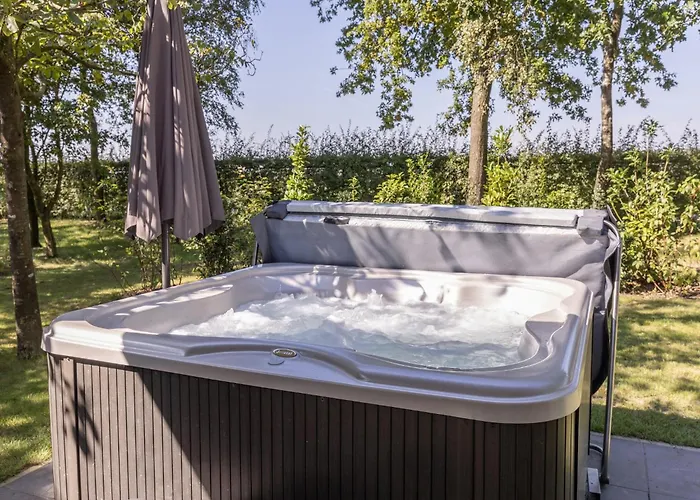 In Brabant With Hot Tub & Sauna Ferienhaus *