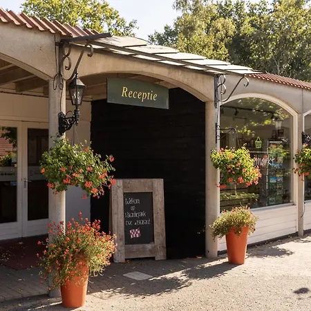 In Brabant With Hot Tub & Sauna Casa de Férias